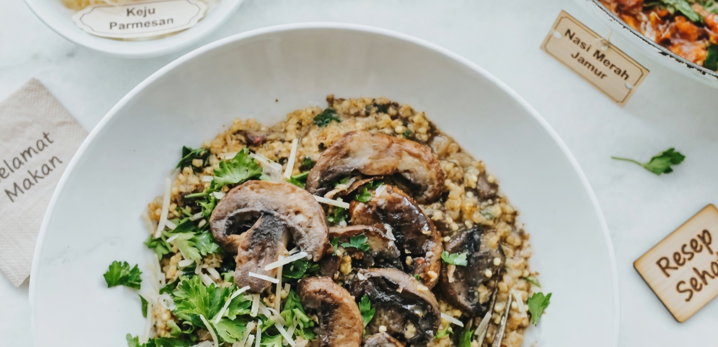Kaserol Nasi Sayuran Musim Gugur dan Jamur Satu Wajan